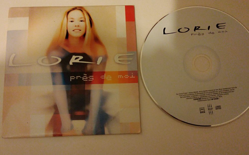 CD Lorie "Pr&egrave;s de moi" CD et vinyles