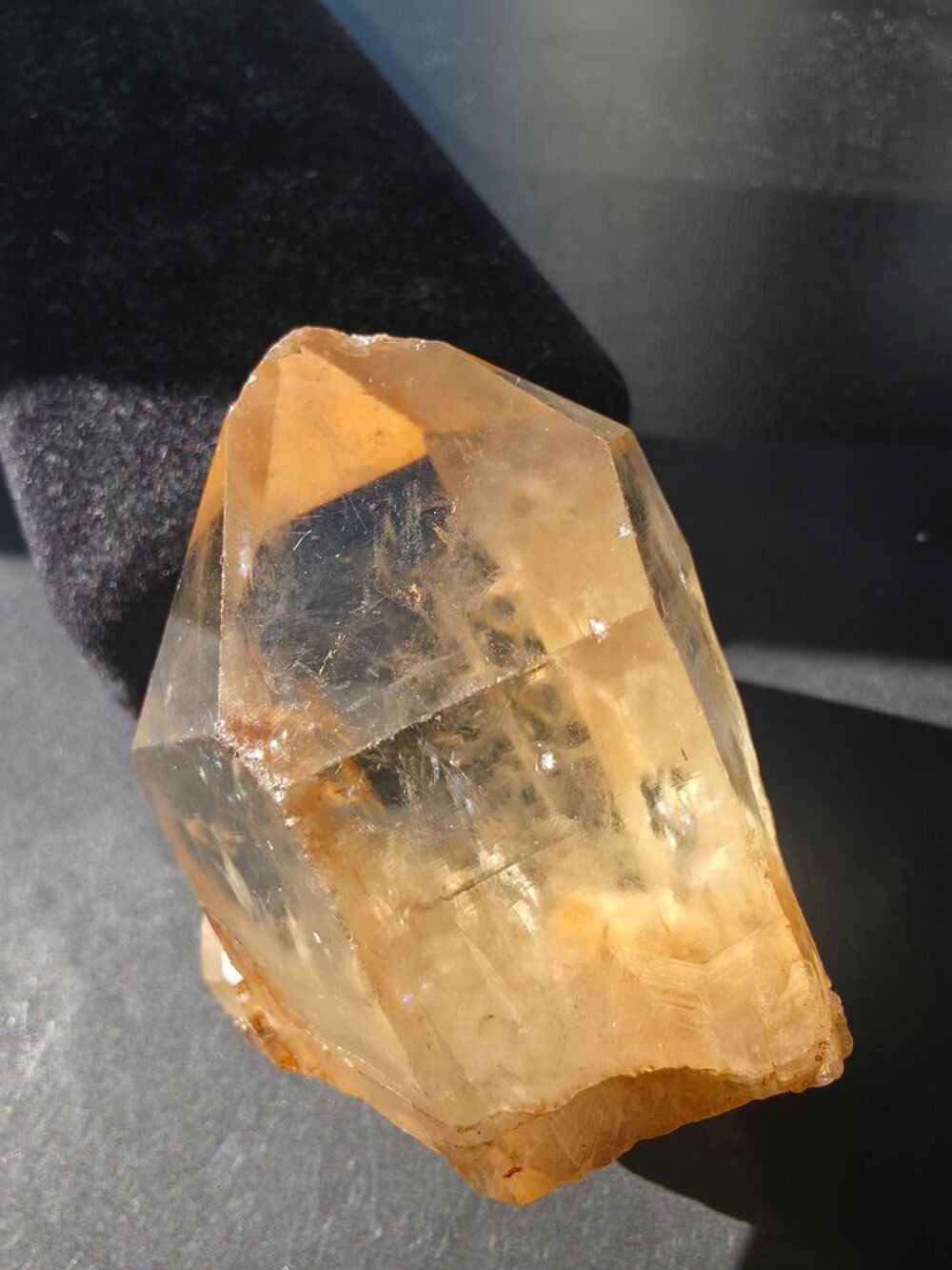 Citrine Naturelle de Kolwezi RDC-Cristal Brut de Collection 85g 