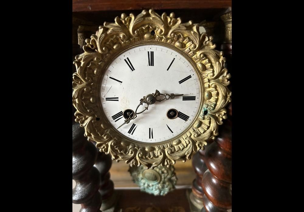 pendule LOUIS X COL&Oacute;NES TORSAD&Eacute;ES 