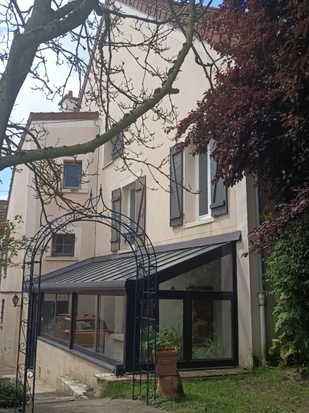 Vente Maison Rare. Maison de 155m2 et 130m² de surfaces aménageables Dampmart