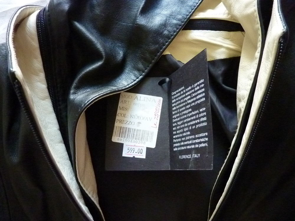 Manteau en cuir noir et blanc avec capuche amovible Vêtements