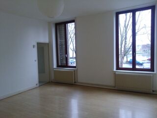  Appartement à louer 4 pièces 93 m²
