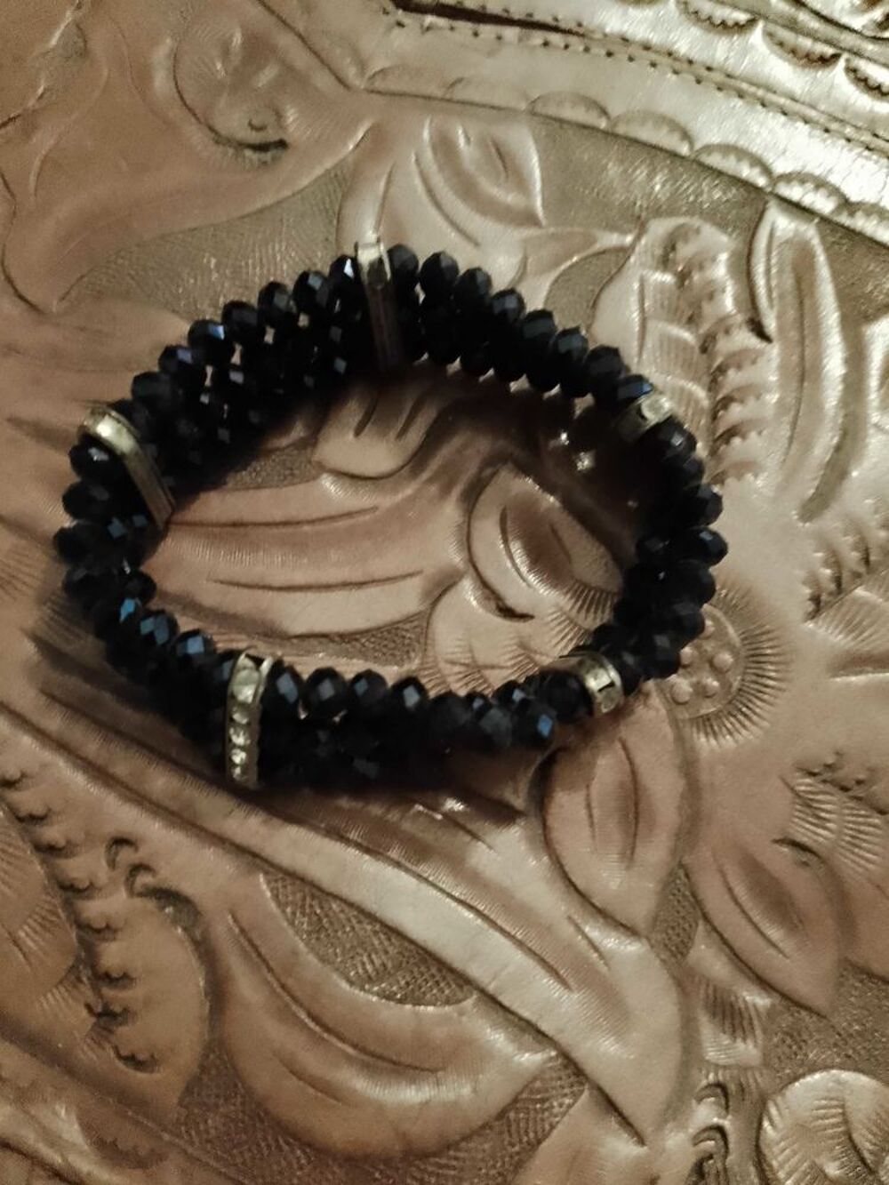 bracelet &eacute;lastique en verre marine et strass translucides vintage ann&eacute;es 80. Bijoux et montres
