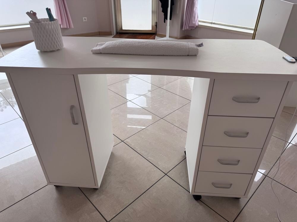 Table de manucure Meubles
