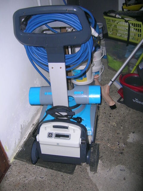 ROBOT DE PISCINE 700 Mant (40700)
