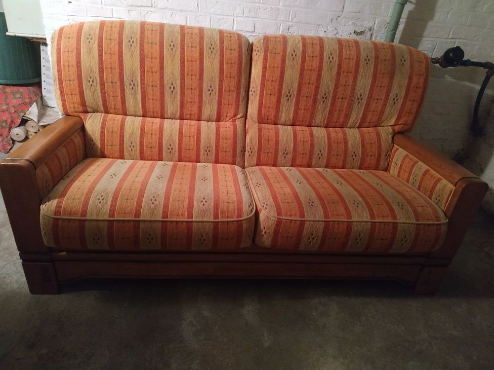 Canap&eacute; 3 places bois et tissu velours Meubles