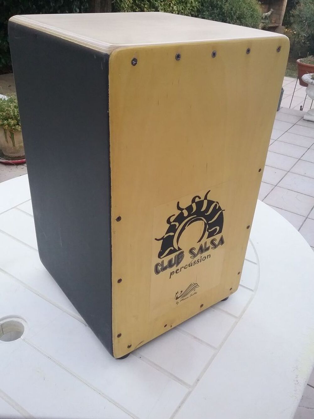 Synth&eacute;tiseur plus cajon de percussions Instruments de musique