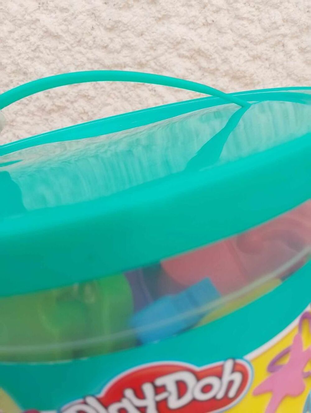 Seau "Play-Doh" avec 4 Outils, 40 Acc. &amp; P&acirc;tes &agrave; Modeler Jeux / jouets
