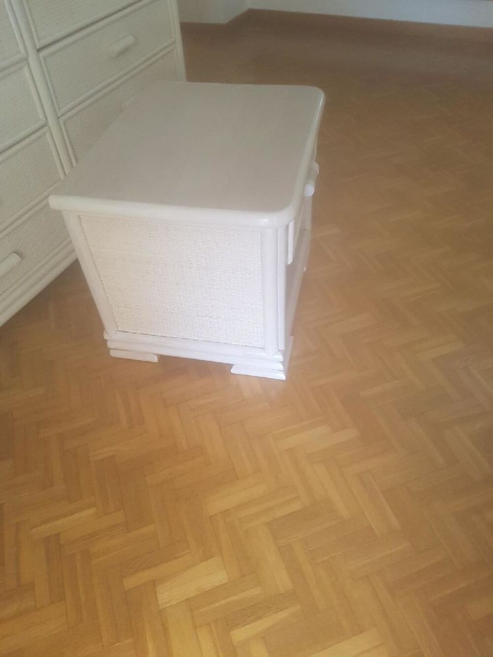Table de chevet
Beige ros&eacute;e claire Meubles