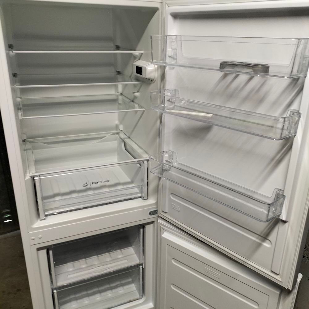R&eacute;frig&eacute;rateur combin&eacute; Indesit Electroménager