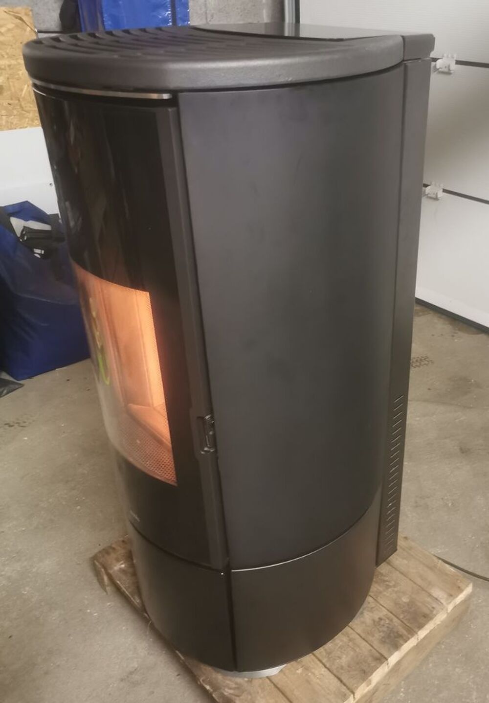 A SAISIR: POELE A GRANULES NOBIS MODELE A10V ROUND Meubles
