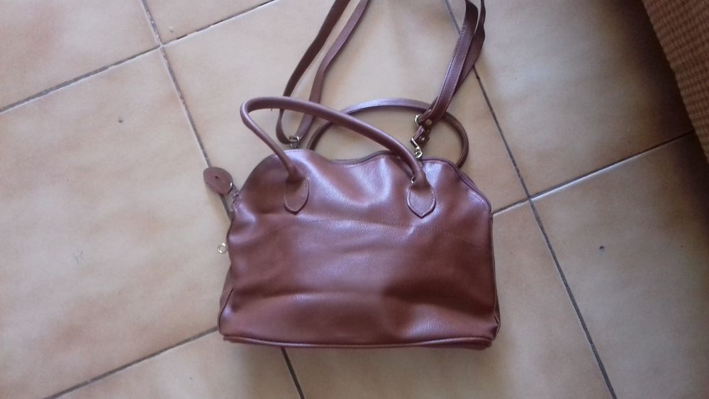 Sac &agrave; main de femme
De couleur marron
Maroquinerie
