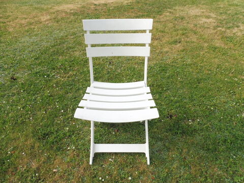 chaises en PVC pliantes 35 Pont-sur-Yonne (89)