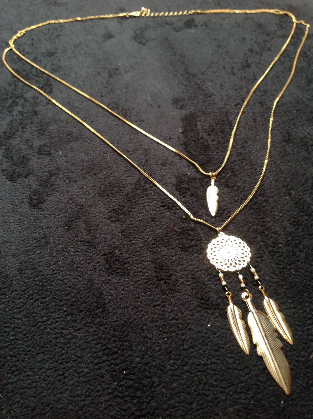 DOUBLE COLLIER DOR&Eacute;E PI&Egrave;GE &Agrave; R&Ecirc;VES Envoi Possible
Bijoux et montres