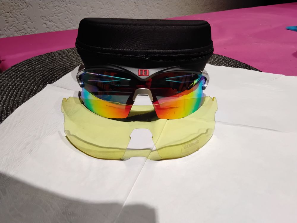 Lunettes solaires v&eacute;lo Sports