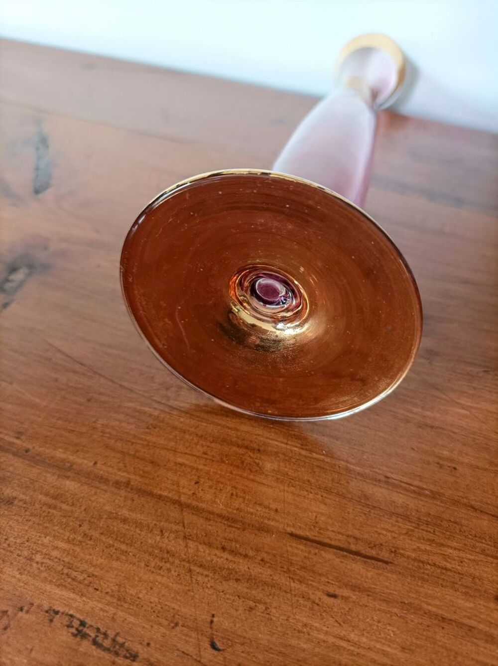 Vase en Verre Rose avec D&eacute;tails Dor&eacute;s Décoration