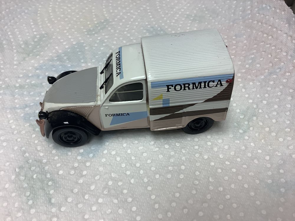 CITRO&Euml;N 2CV FOURGONNETTE FORMICA 1/43 voiture miniature 