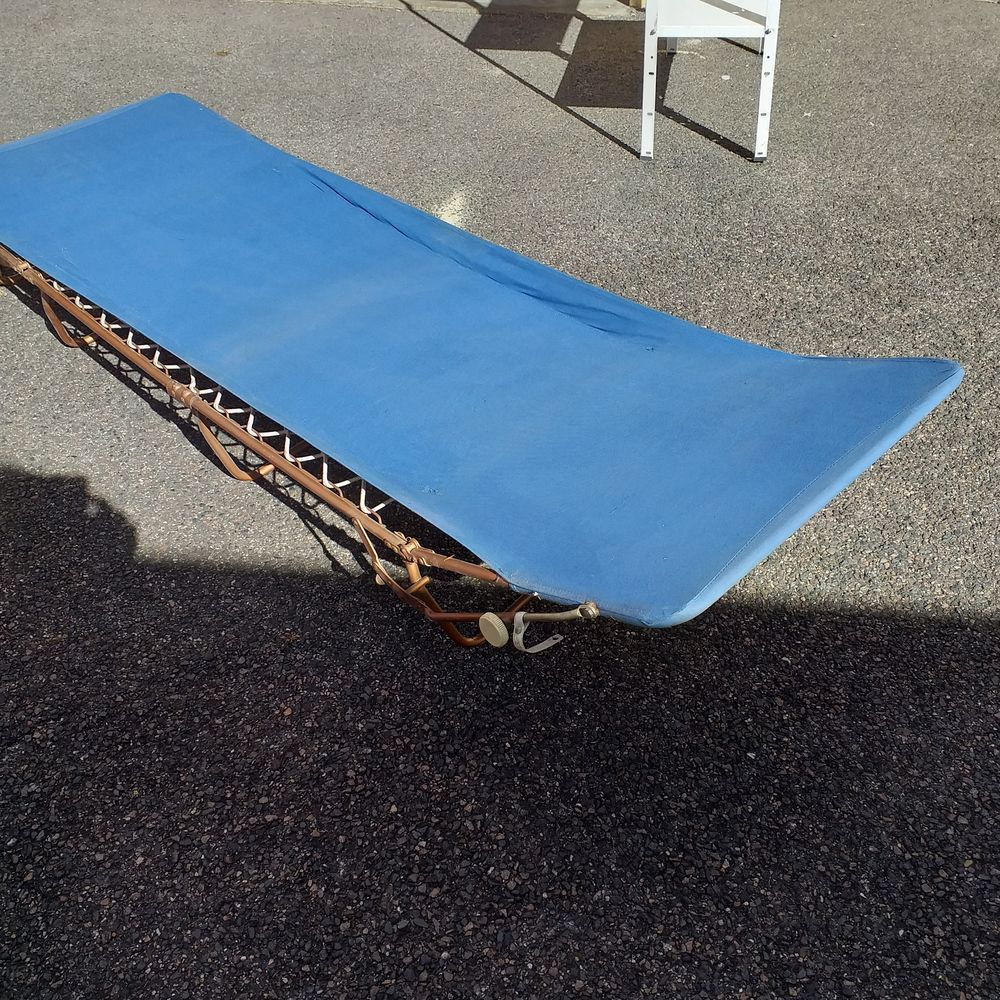 Lit de camp bleu "LAMA" Meubles