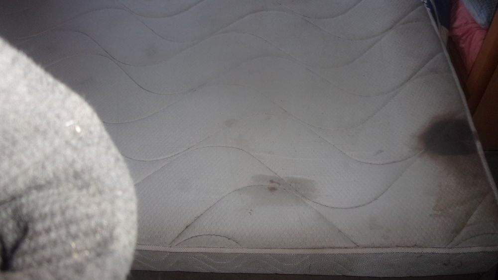 grands matelas et son sommier 160/2 m
Meubles
