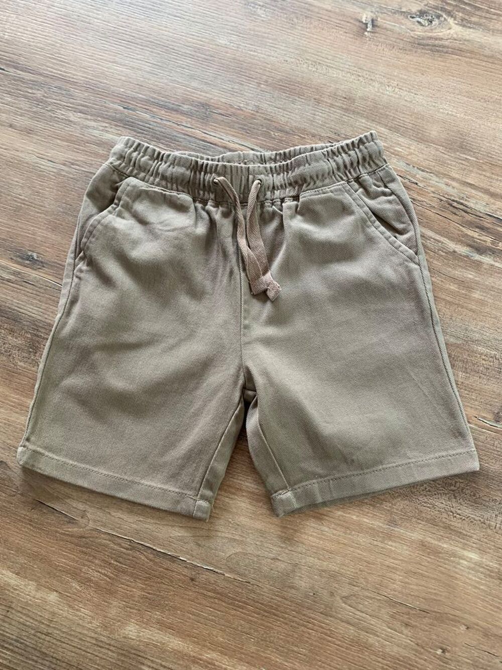 Short enfant gar&ccedil;on " Zeeman " Vêtements enfants