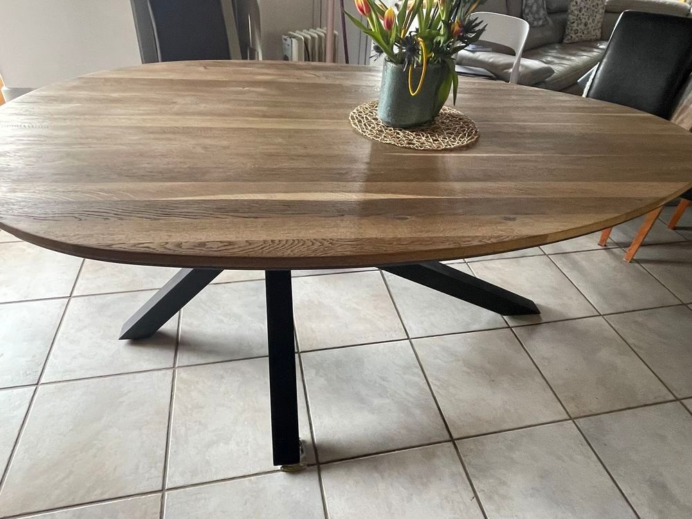 Bonne occasion: belle table ovale en bois, moderne Meubles