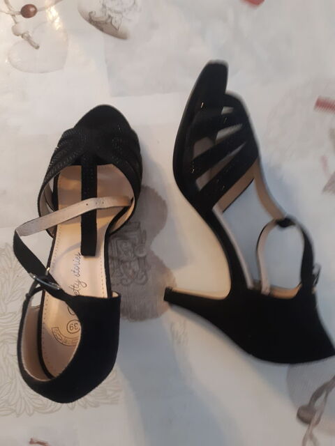 Chaussure de soirée neuve femme taille 39 à talons 9 Montbéliard (25)