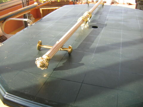 1 Barre bois c�rus� rose et blanc 2 m 20 Le Vernois (39)