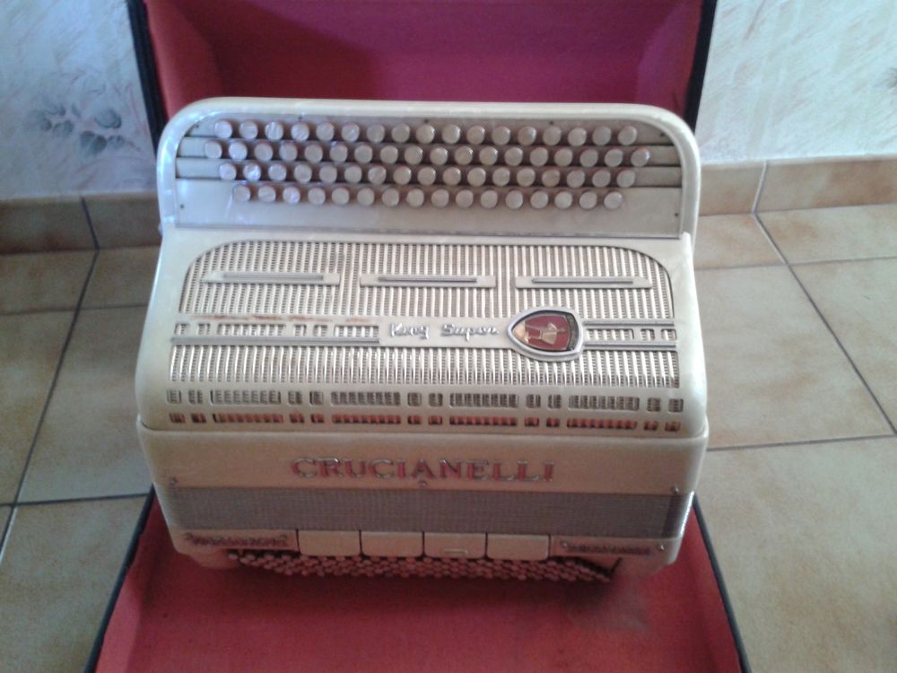 Accord&eacute;on chromatique CRUCIANELLI Instruments de musique