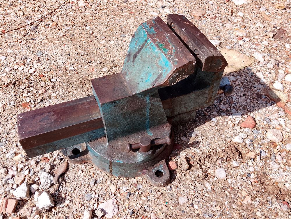SAMBRE ET MEUSE etau 125 mm base tournante Bricolage