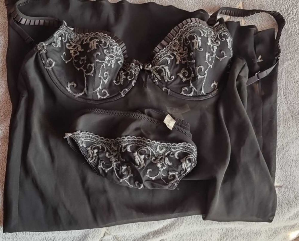 Nuisette Darjeeling 42 et string L Vêtements
