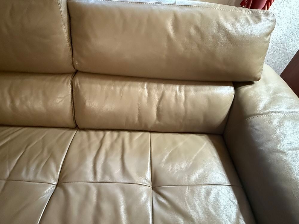 Canap&eacute; cuir 3 places tr&egrave;s bon &eacute;tat, largeur 226 cm. Meubles