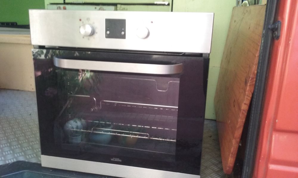 Four encastrable avec tourne-broche Electroménager