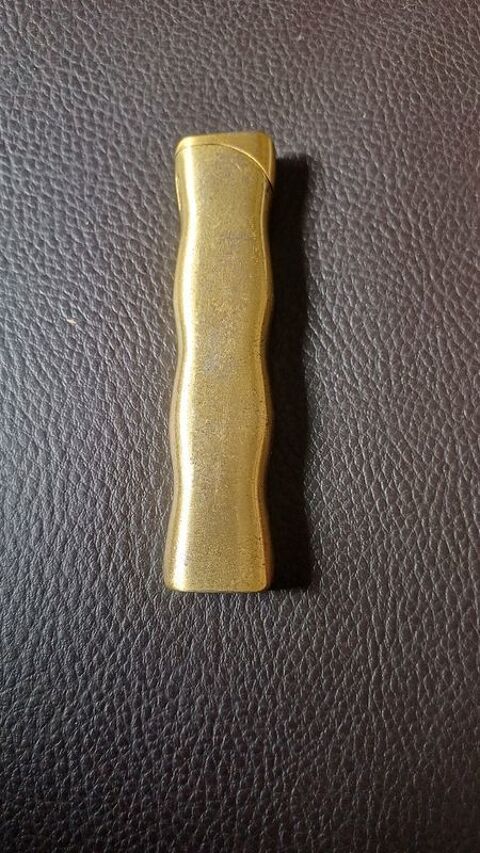 Briquet dor� rechargeable 8 cm sur 2 cm tr�s bon �tat 5e 5 Viriat (01)