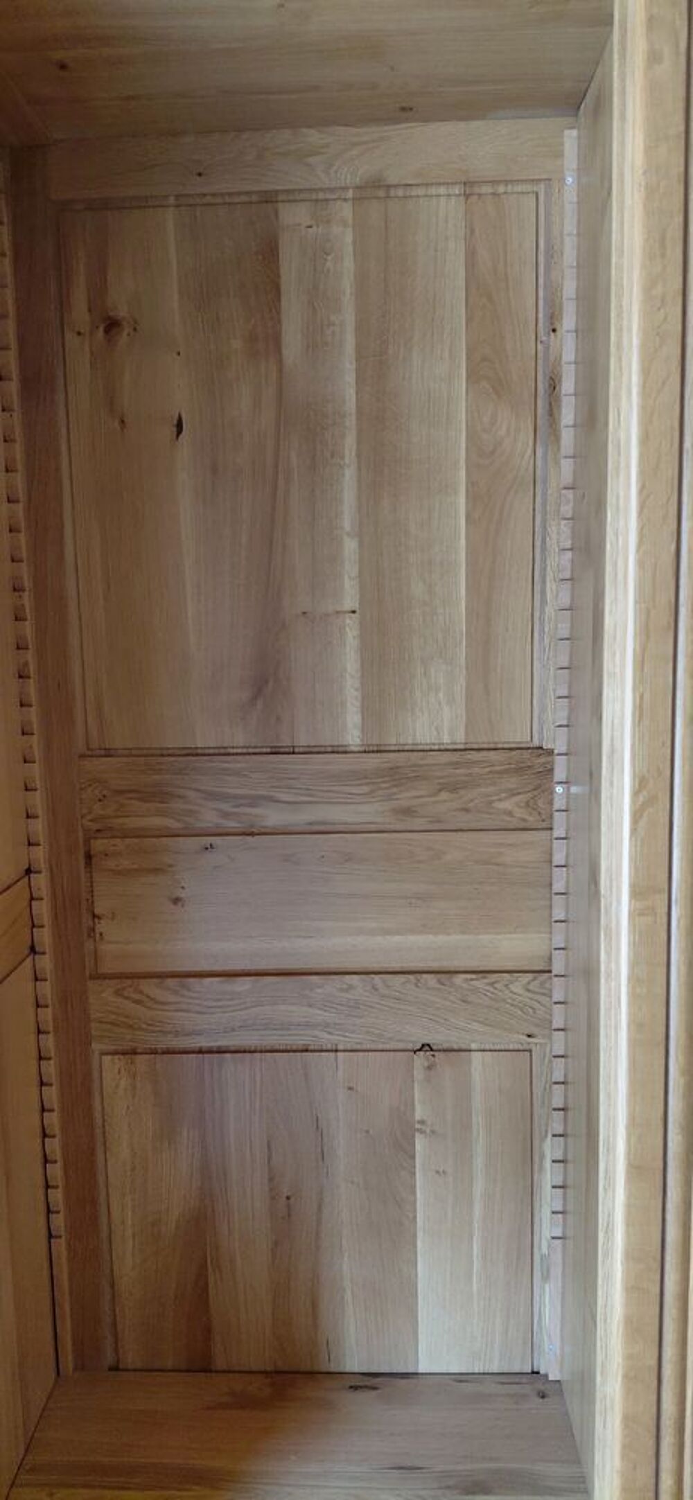 Armoire en bois 2 portes 2 tiroirs Meubles