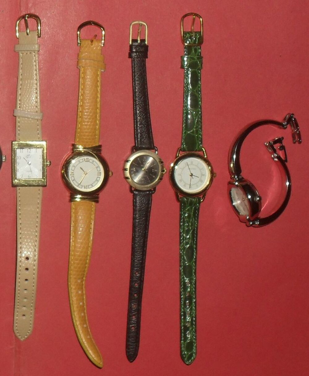 Lot de 10 montres (ne fonctionnent pas). Bijoux et montres