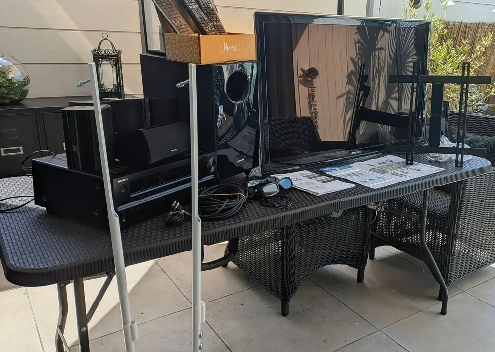 Ensemble Home-Cin&eacute;ma Onkyo 5.1 + TV Samsung 3D (101cm) + Sup Audio et hifi