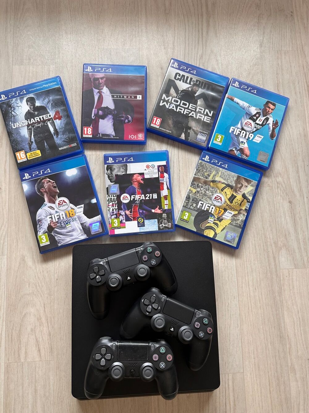 Pack PlayStation 4 avec 3 manettes et 7 jeux Consoles et jeux vid�os