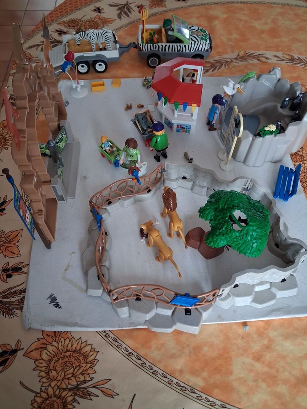 PLAYMOBIL ZOO 6634 +VOITURE 4855 Jeux / jouets