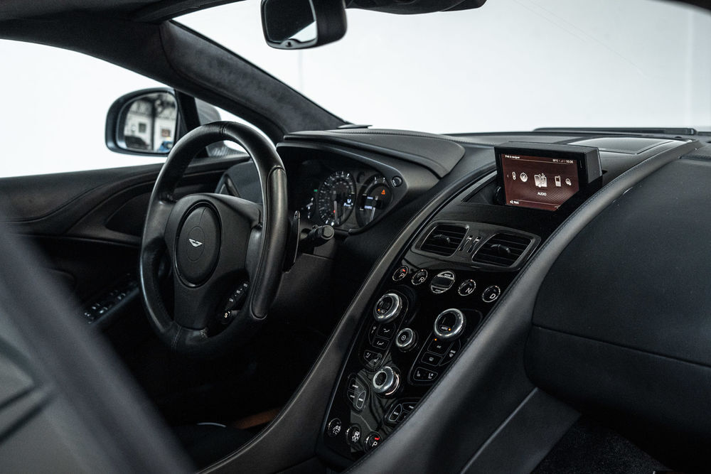 Vanquish Aston Martin V12 *Faible kilom&eacute;trage / Carbone* 2017 occasion 75014 Paris