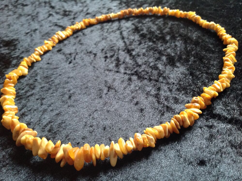 COLLIER EN AMBRE V&Eacute;RITABLE JAUNE DE 67,5cm Envoi Possible
Bijoux et montres