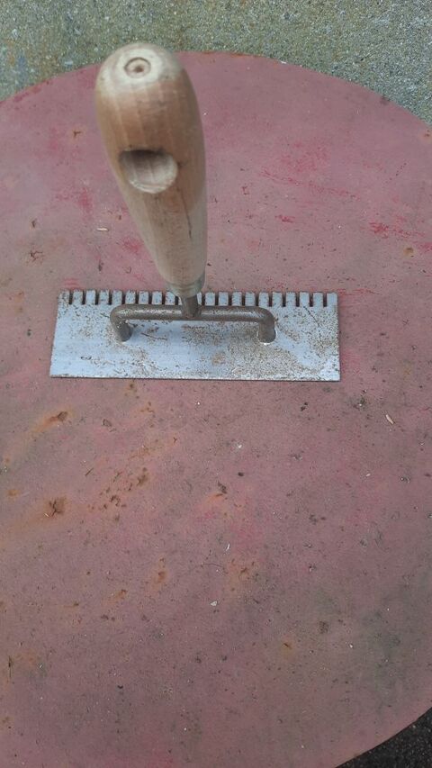 Grattoir  pltre 5 Auvers-Saint-Georges (91)