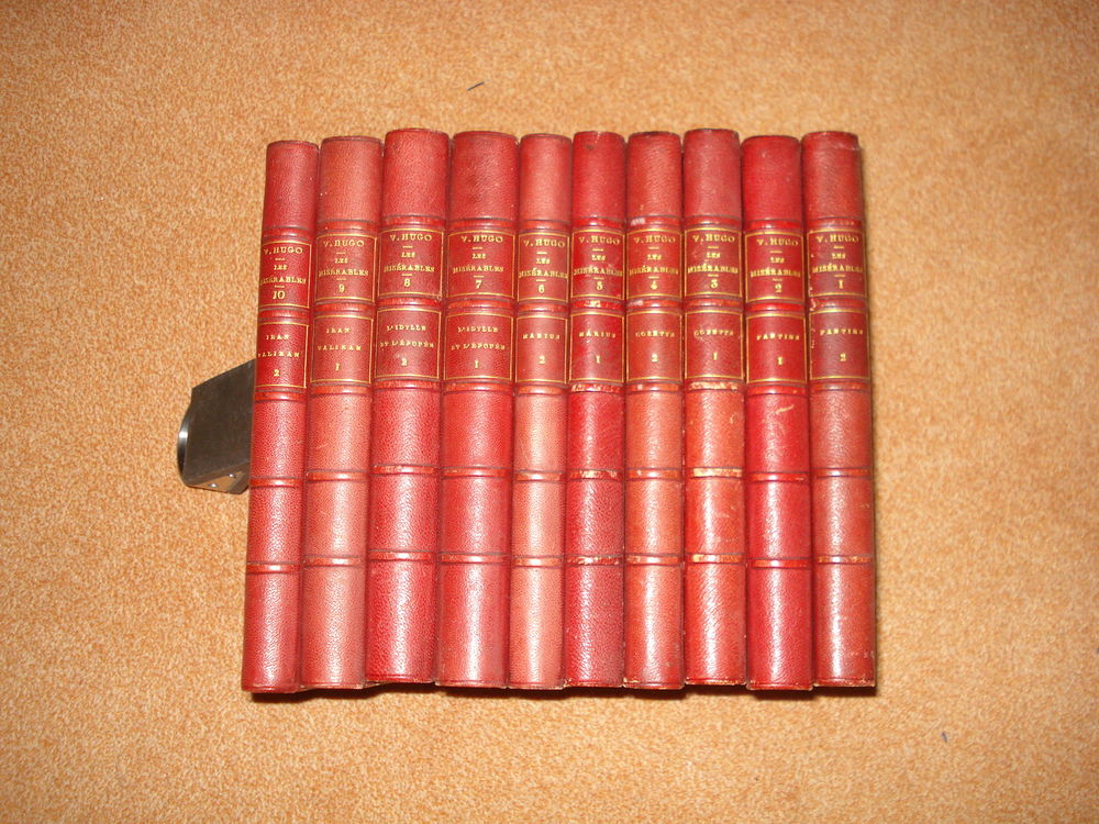 Les mis&eacute;rables de Victor Hugo en 10 volumes de 1862 Livres et BD