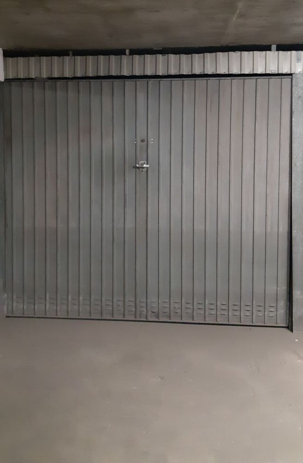 Vente Parking/Garage GRAND GARAGE au coeur des gratte-ciel Villeurbanne