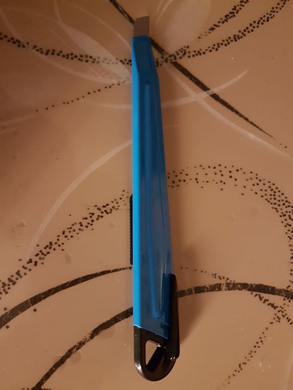 
Lot de 20 cutters en m&eacute;tal neuf sous blister 10 euros
Bricolage