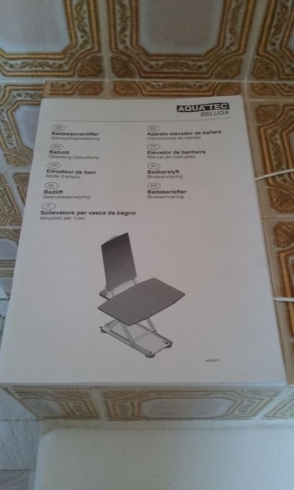El&eacute;vateur pour baignoire Aquatec Beluga bleu Electroménager