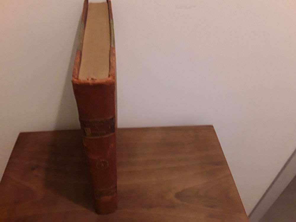 Livres d'occasion , beau rev&ecirc;tement ab&icirc;m&eacute; Livres et BD