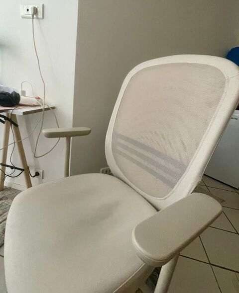 Chaise de bureau beige
40 Paris 19 (75)