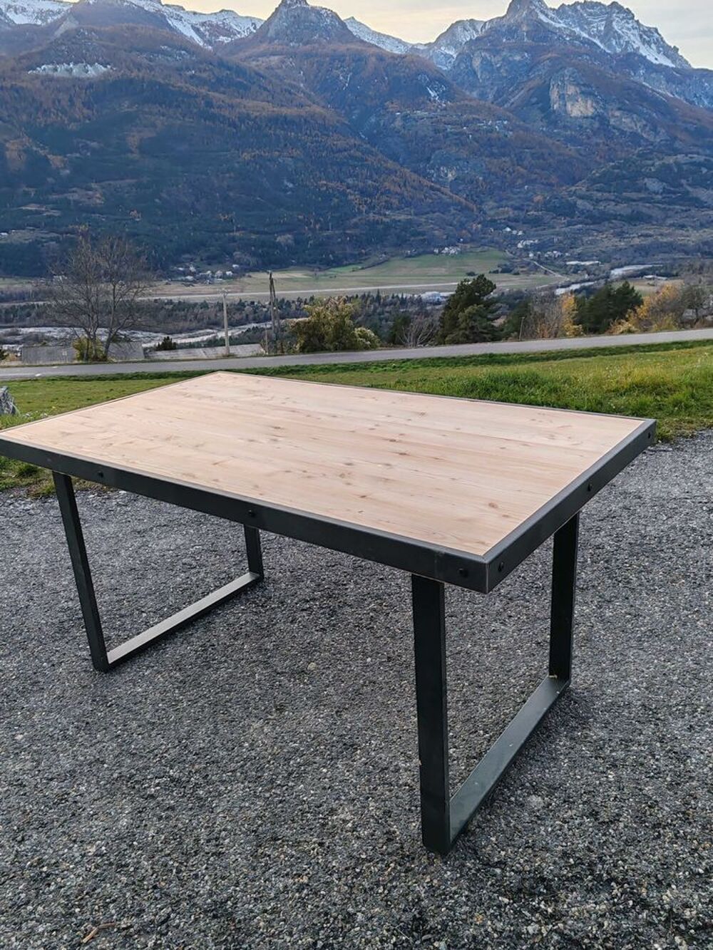 table m&eacute;l&egrave;ze Meubles