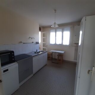  Appartement à louer 4 pièces 84 m²