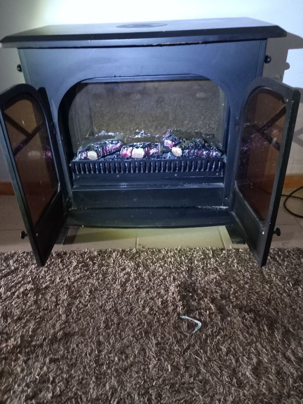 Po&ecirc;le &eacute;lectrique noir imitation flamme 900/1800w Décoration